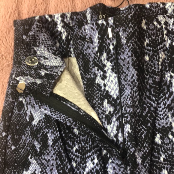 Ladies Dynamite Grace Straight Leg Blue Snakeskin Pant - Size Medium - Picture 4 of 7
